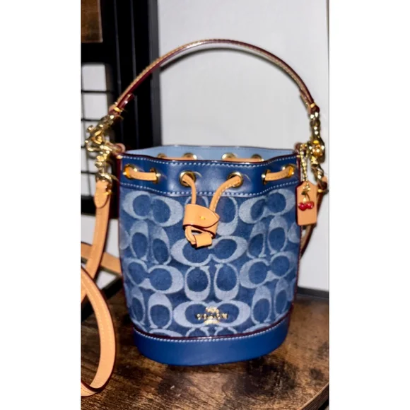 NEW Coach Authentic Denim Signature Monogram Mini Bucket Bag
Luxury Designer - Picture 6 of 14